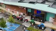 "Il faut une cohérence totale" : des agriculteurs vident les rayons des produits importés traités à l'acétamipride