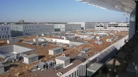 Réseau d'eau glacée, toits végétalisés, triple vitrage : comment l'hôpital du futur pourra s'adapter aux canicules