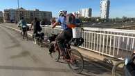 Inondations en Espagne : pour ravitailler les sinistrés, ces cyclistes organisent une noria à bicyclette