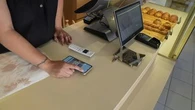 "Sinon il m’égorge, moi et ma fille" : une vague de racket par téléphone terrifie des boulangers de la Drôme
