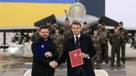 "Nous sommes très heureux" : sur LCI, Zelensky salue l'achat "historique" de 100 avions Rafale à la France