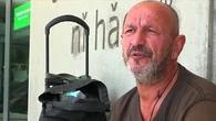 Une enseigne d'ameublement donne du travail à un sans-abris qui vivait devant son magasin