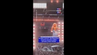 Sacre du PSG en Ligue des Champions : en plein concert, Aya Nakamura reçoit le nouveau maillot parisien à deux étoiles