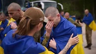 "Maman, je suis à la maison !" : 697 Ukrainiens de retour chez eux, après un échange de prisonniers sans précédent