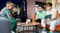 "Il devient plus facile de faire son coming out en entreprise" : le monde du travail peut devenir une source de visibilité pour les personnes LGBTQIA+