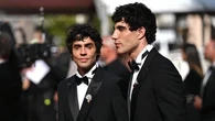Los Javis emballent la Croisette avec "La Bola Negra" : "Pedro Almodóvar est notre parrain !"