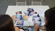 "C'est un truc de vieux qu'il faut mettre à la page" : les jeunes font de plus en plus développer leurs photos