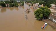 VIDÉO - L'est du Pakistan sous les eaux après des inondations massives, environ 100.000 personnes évacuées