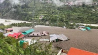 Inde : les images impressionnantes de la crue subite qui a englouti une localité de l'Himalaya