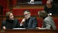 "Vos deals pourris ne nous impliquent pas" : à l'Assemblée, rien ne va plus entre le PS et LFI