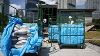 De la terre radioactive de Fukushima livrée dans la cour du Premier ministre japonais pour… rassurer