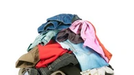 Impact environnemental de nos vêtements et objets du quotidien : l'accumulation nous ruine, l'usage nous libère