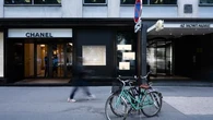 Paris : tentative de vol à main armée chez Chanel, un blessé, les auteurs recherchés