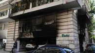 Grèce : un mort dans des attentats visant le parti au pouvoir