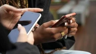 "C'est quand même curieux" : nos téléphones portables sont-ils vraiment sur écoute ?