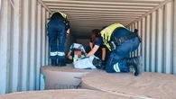 "On s'adapte" : comment les douaniers du port de Marseille font pour "avoir un coup d'avance sur les trafiquants"
