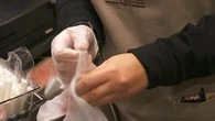 Les gants sont-ils obligatoires pour les professionnels (boulangers, bouchers) ?