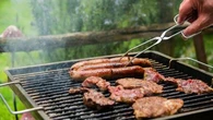 "La flamme crée des composés toxiques sur la viande" : un médecin dévoile les erreurs à ne plus commettre lors de vos barbecues cet été