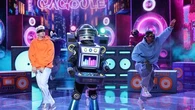 "Mask Singer" : découvrez la star d'internet qui se cache sous le costume du DJ