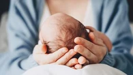 "Baby Crash" : au fil des mois, enregistre-t-on des naissances "à des plus bas historiques" en France ?