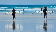 C’est dans cette région que vous allez pouvoir surfer en toute sécurité cet été !