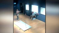 "Chaise de Van Gogh" détruite pour une photo : en cas d'accident dans un musée, qui paie la réparation ?