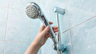 Durée, température de l'eau, se laver en début ou en fin de journée... Quels sont les bons gestes à adopter pour une douche parfaite ?
