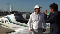"C'est un avion qui plane" : embarquez avec nous à bord d'un avion électrique made in France