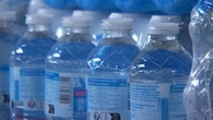 Plastique : pourquoi les élus locaux parlent-ils de "fausse consigne" ?