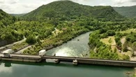 "7.000 personnes pourraient être concernées" : entre l'Ain et le Jura, un lac en partie vidé pour éviter un scénario catastrophe