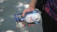 "Il ne m'a pas demandé mon âge" : les images édifiantes d'un mineur achetant de la bière et de la vodka en caméra cachée