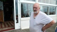 "Les jeunes jetaient des pierres dans les baies vitrées" : le témoignage du couple de restaurateurs violemment agressé dans la Manche