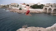 "Ça fait partie de notre culture" : comment Marseille espère (enfin) endiguer le fléau des plongeons sauvages