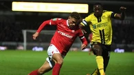 Football : un club anglais intègre dans son groupe un joueur actuellement... en prison