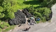 "Ils risquent de se retrouver dans la rivière !" : la colère de bénévoles du Tarn face à 1000 pneus jetés en pleine nature