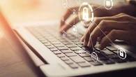 Booking alerte sur l'explosion des arnaques liées à l'intelligence artificielle