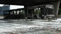 "Bloquons tout" : les images du bus saccagé et incendié sous un pont de la rocade de Rennes