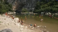 VIDÉO - Ardèche : un "Bison Futé" du canoë-kayak pour éviter les bouchons sur la rivière