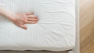 Mon matelas se déforme, qu'est-ce que le "test du balai" qui permet de savoir s'il est défectueux ? Le 13H à vos côtés
