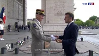 14-Juillet : Emmanuel Macron remet un nouveau glaive au comité de la Flamme du soldat inconnu