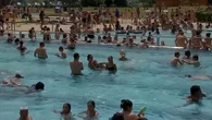 "Merci de bien vouloir évacuer les bassins" : face aux incivilités, cette piscine municipale a une nouvelle stratégie