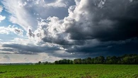 EN DIRECT - Météo : neuf départements en vigilance orange face aux orages, la canicule cède du terrain