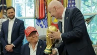 "Il ne veut pas fâcher les États-Unis" : la complaisance du patron de la Fifa avec Donald Trump fait débat
