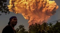 "On a quitté nos maisons en courant" : en Indonésie, la nouvelle éruption spectaculaire du mont Lewotobi Laki-Laki