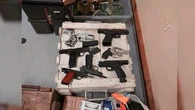 "Deux kalachnikovs disponibles, passez vos commandes" : comment les criminels français se procurent-ils autant d'armes ?