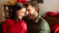 "Une douleur précise qu'on ne parvient pas à réguler" : voici les signes qui montrent que vous êtes dans une relation pansement", selon une thérapeute
