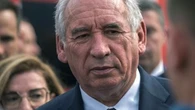 "La chute de la falaise ou le chemin pour s'en sortir" : face aux menaces de blocage, une rentrée sous tension pour François Bayrou