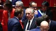 Toujours avec des "interrogations", Bayrou "s'abstiendrait" à ce stade de voter le texte sur l'aide à mourir