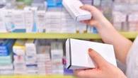 "2 200 euros le flacon de 100 mg" : pourquoi certains médicaments sont-ils hors de prix ?