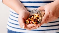 Grignoter le soir n'est pas forcément une mauvaise chose, encore faut-il ne pas manger n'importe quoi